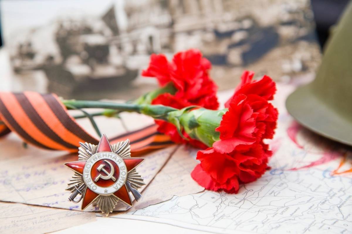 В Доме культуры деревни Сергеево Парфинского района инициировали выставку «Вечный огонь памяти», приуроченную ко Дню Победы