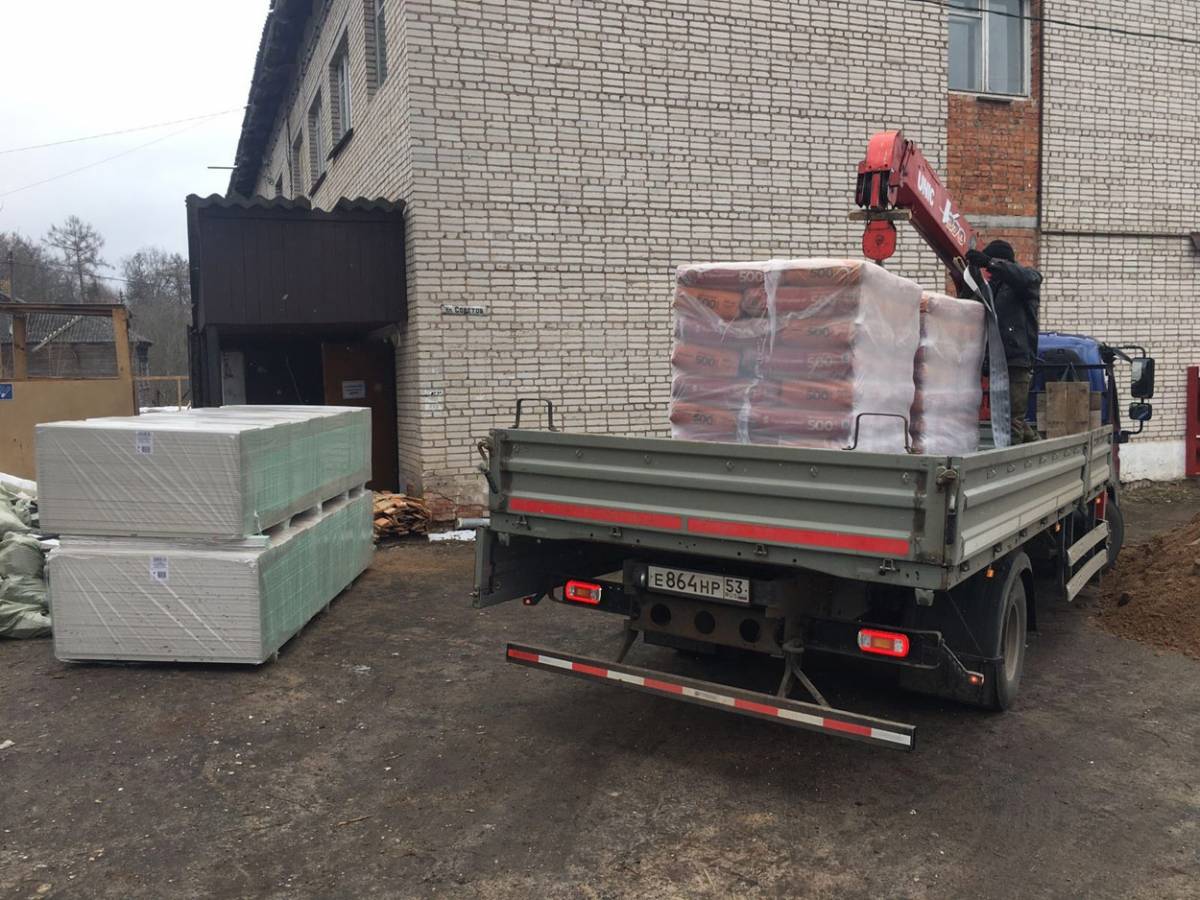 Продолжается капремонт Любытинской районной библиотеки