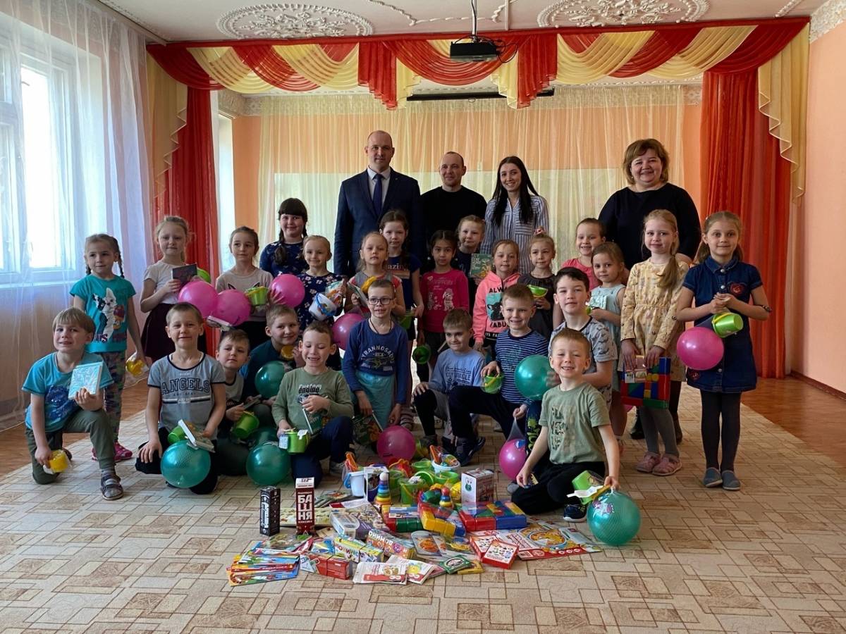 Семья предпринимателей из села Панковка Новгородского района сделала подарок детскому саду