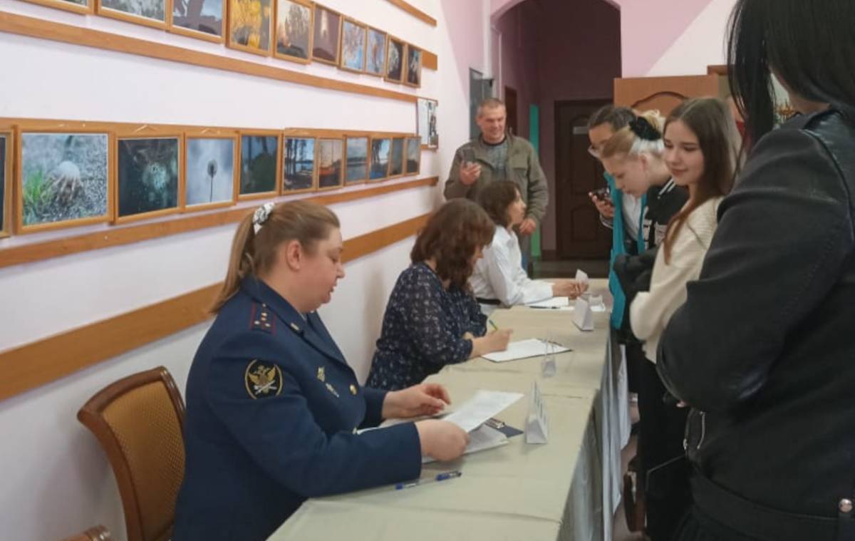 В Окуловке в службу занятости обращаются школы с просьбой организовать для детей экскурсии на предприятии района