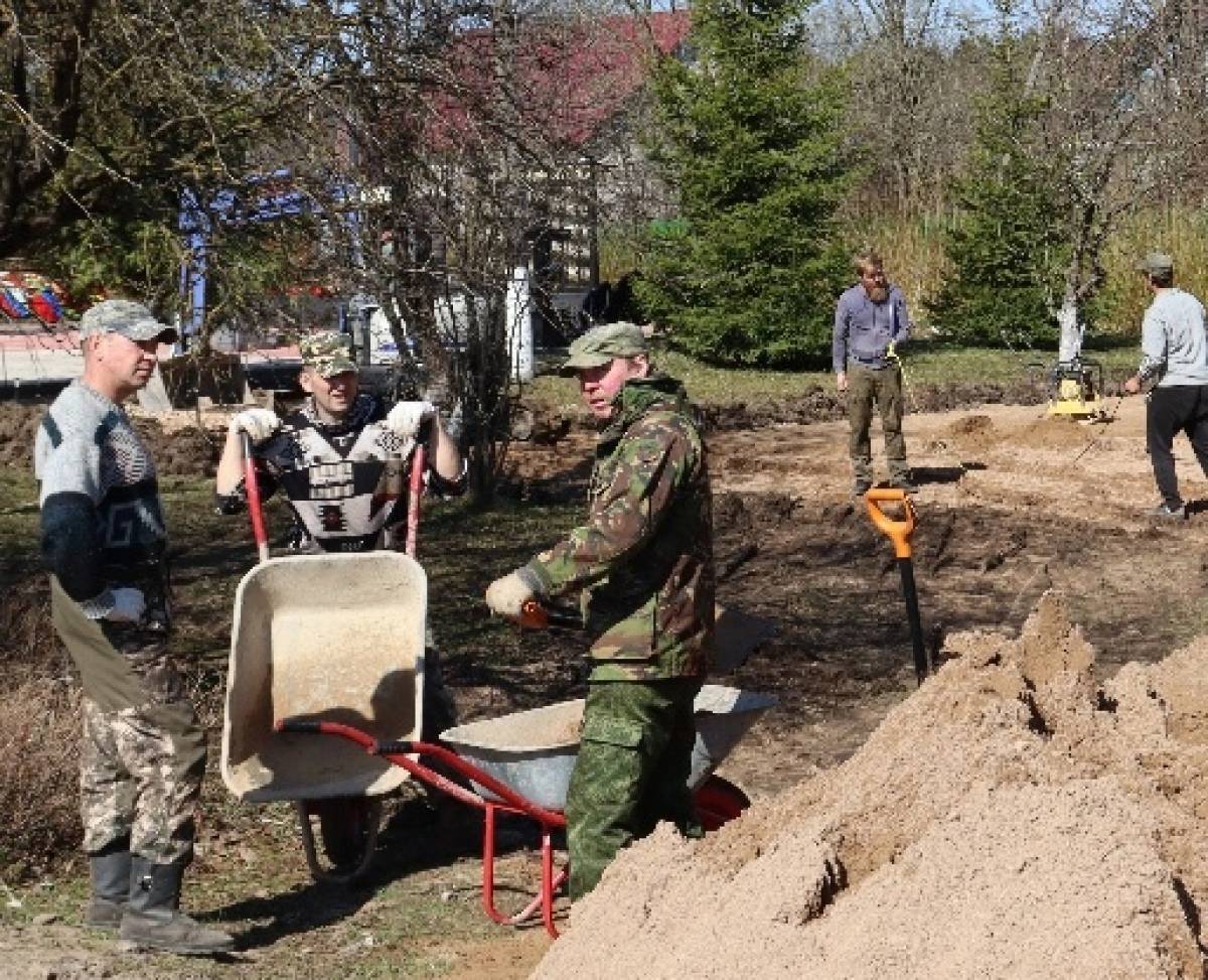 В Батецком начались работы по установке мемориального знака «Край партизанской славы Батецкого района»