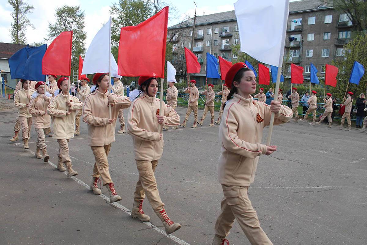 В Парфино прошёл традиционный районный фестиваль строевой подготовки среди школьников