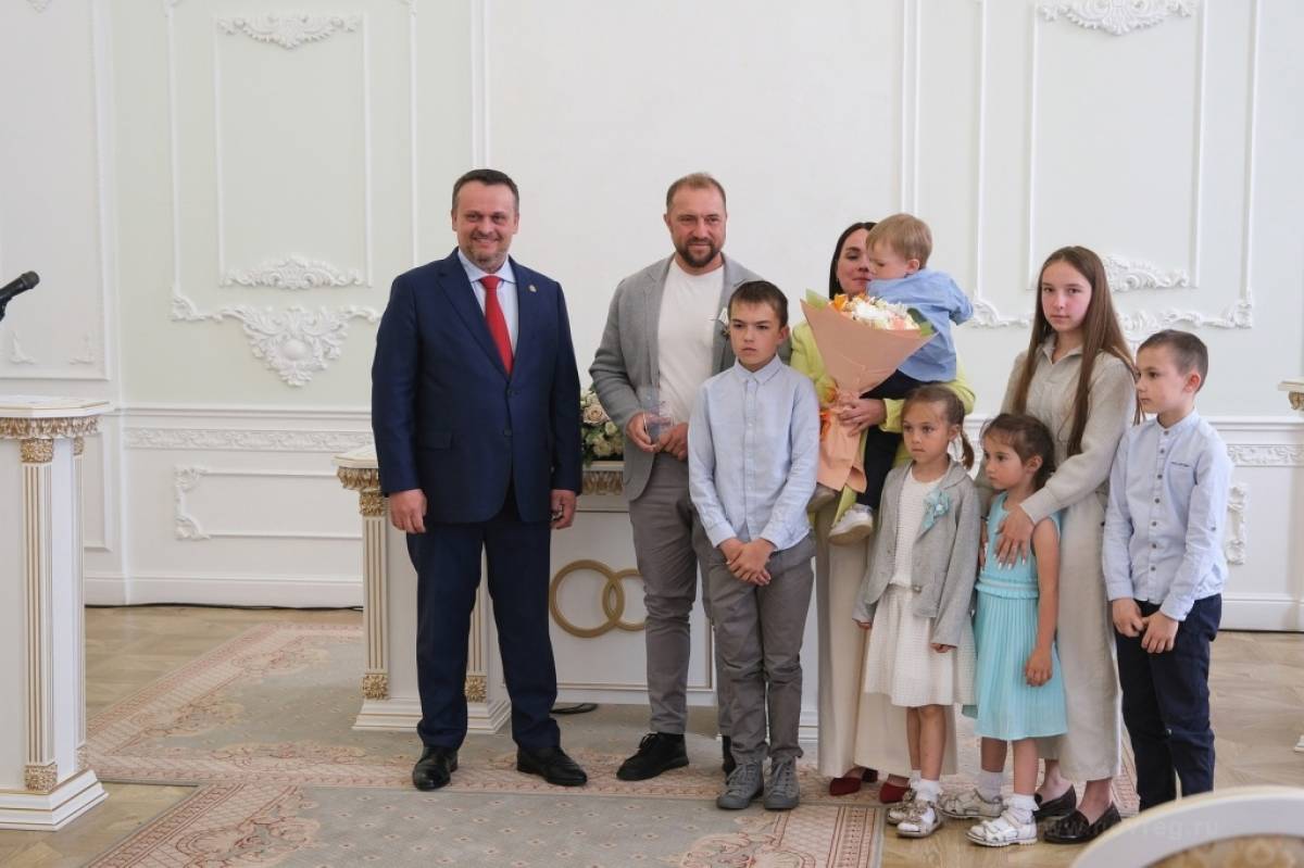 Супруги из Новгородского района стали победителями регионального этапа конкурса «Семья года»