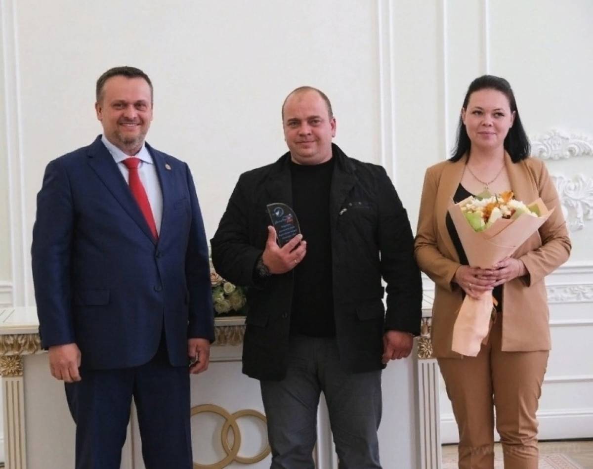 Супруги АБДУРАХМАНОВЫ из посёлка Волот стали победителями регионального этапа Всероссийского конкурса «Семья года – 2023»