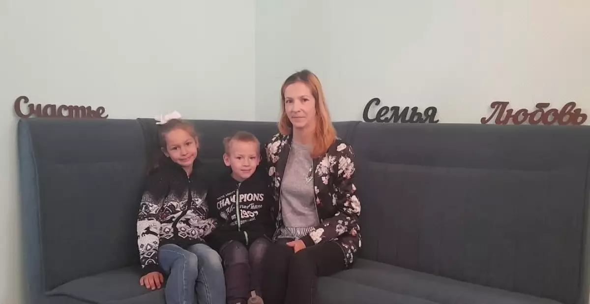 Многодетная сольчанка  Ирина Степанова со старшими детьми