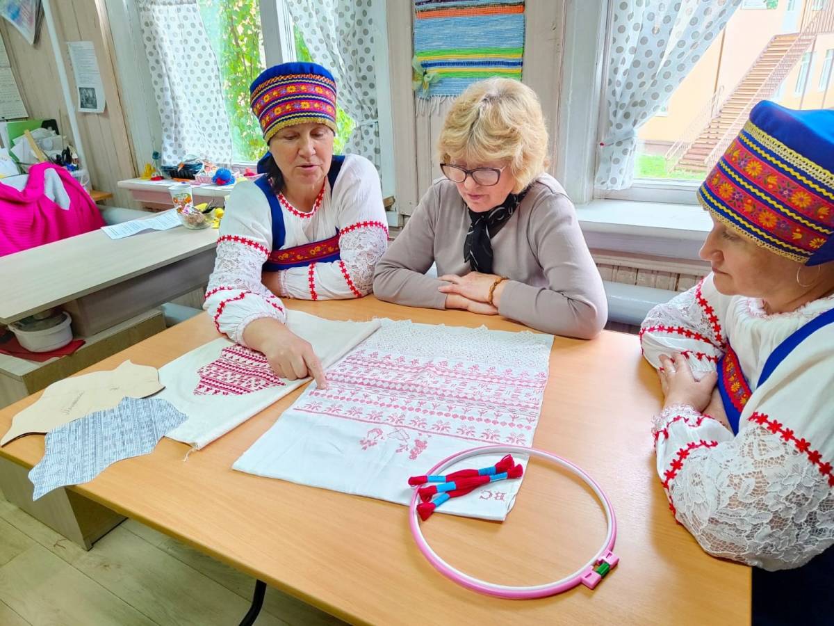 В Мошенском закончен один из фрагментов вышитой карты Новгородской области