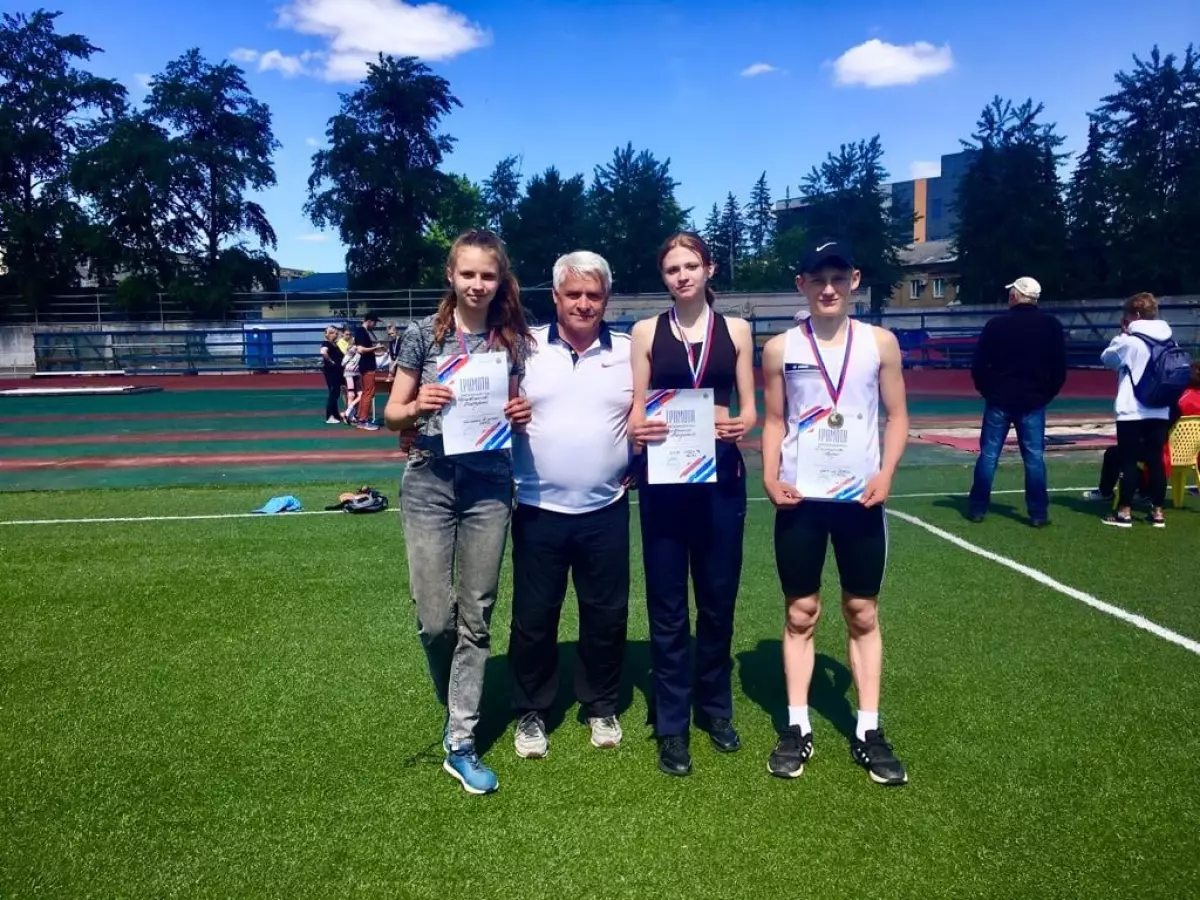 Легкоатлетки из Чудова примут участие в первенстве России среди юношей и девушек U18 в Москве