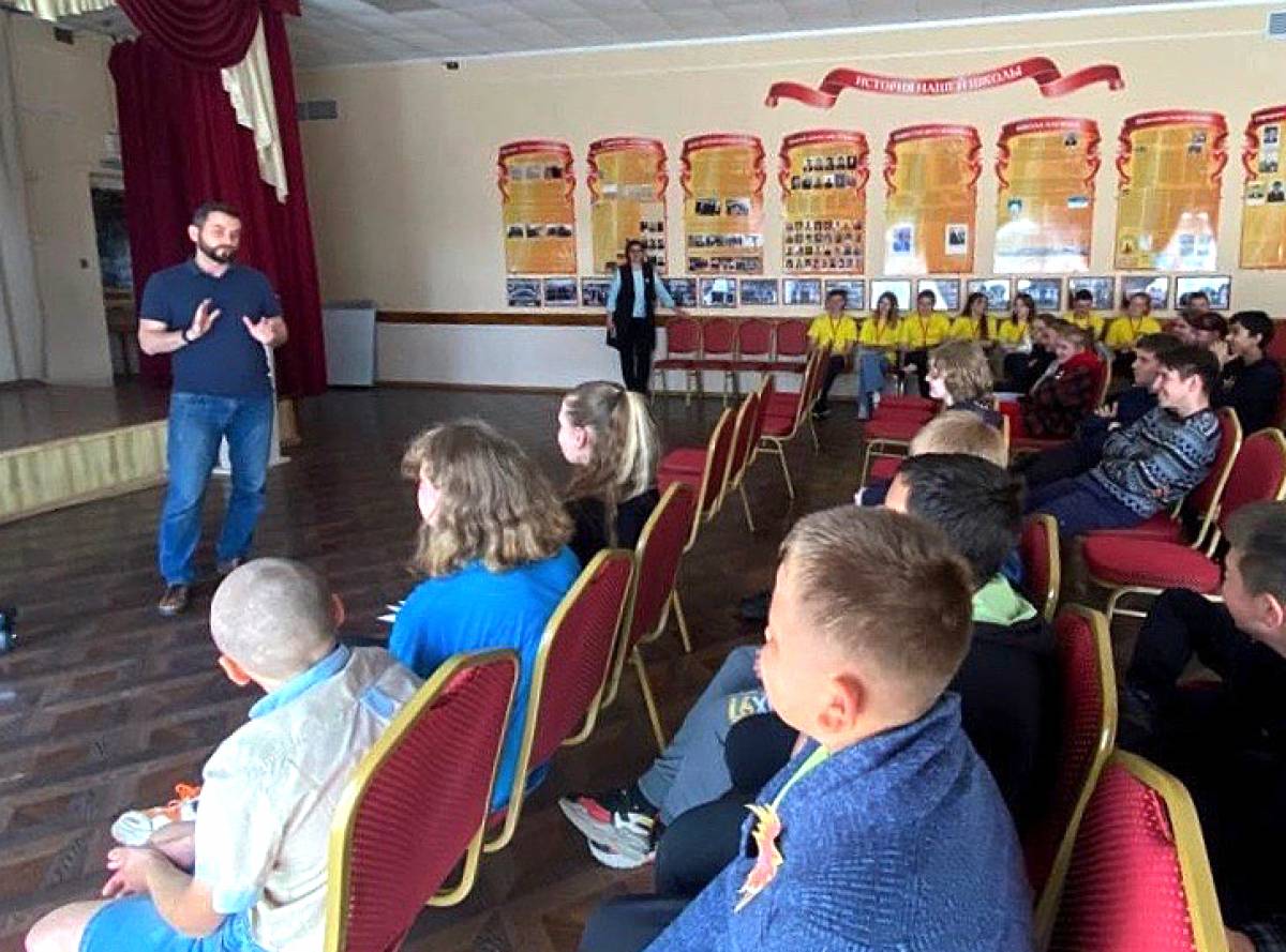 Летний лагерь «КиберУверь» начал действовать в Мошенском