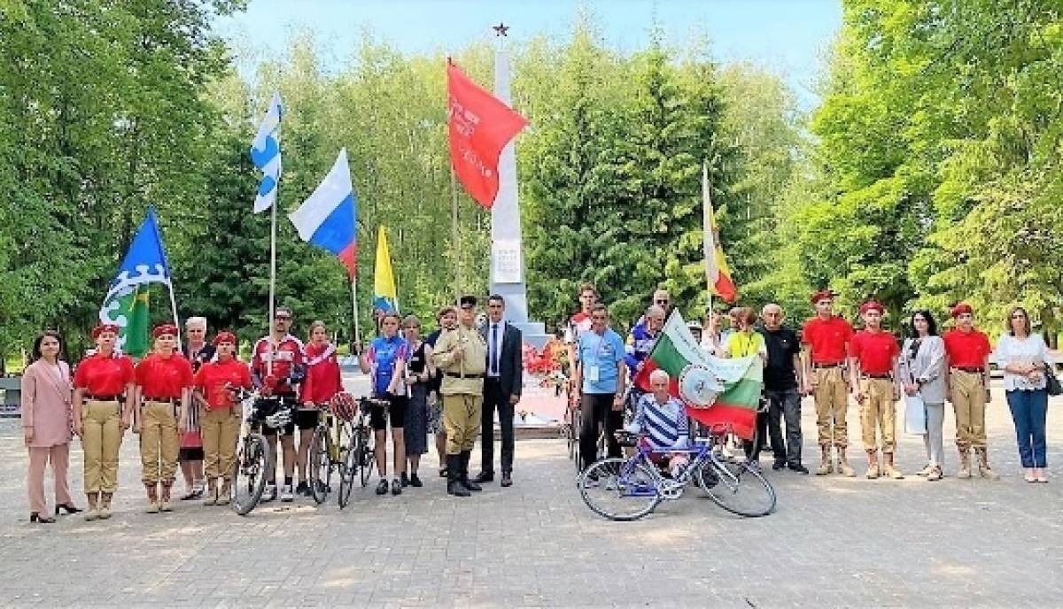Участники автовеломарша «Спасибо за Победу!» побывали в  Чудове