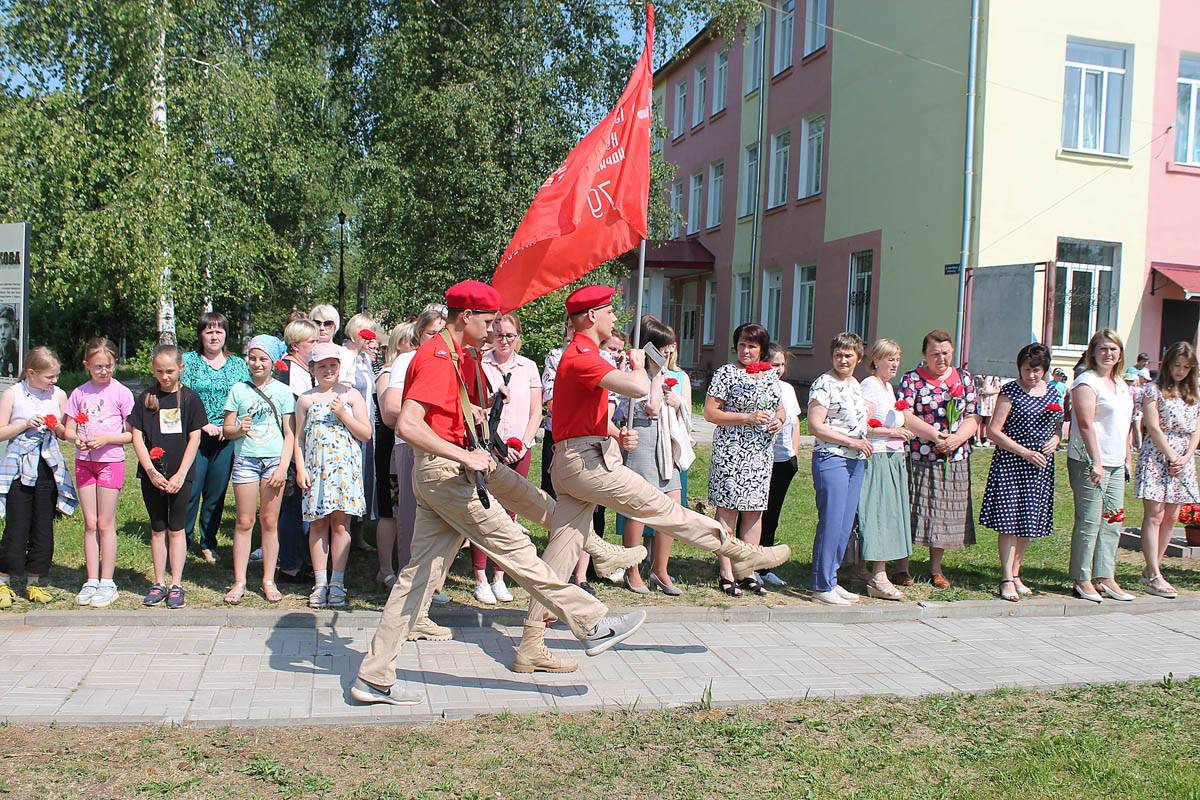 В Парфино почтили память земляка, партизана Лёни Голикова