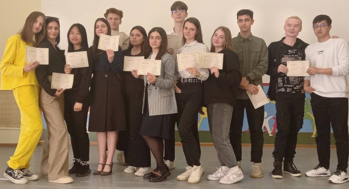 Учащиеся окуловского психолого-педагогического класса получили профессию вожатого