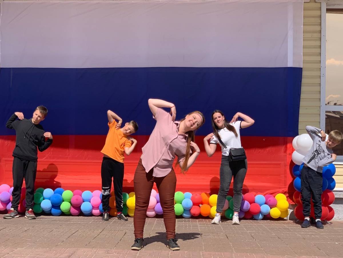 В Окуловке на Молодёжной площади проводят фитнес-тренировки на свежем воздухе