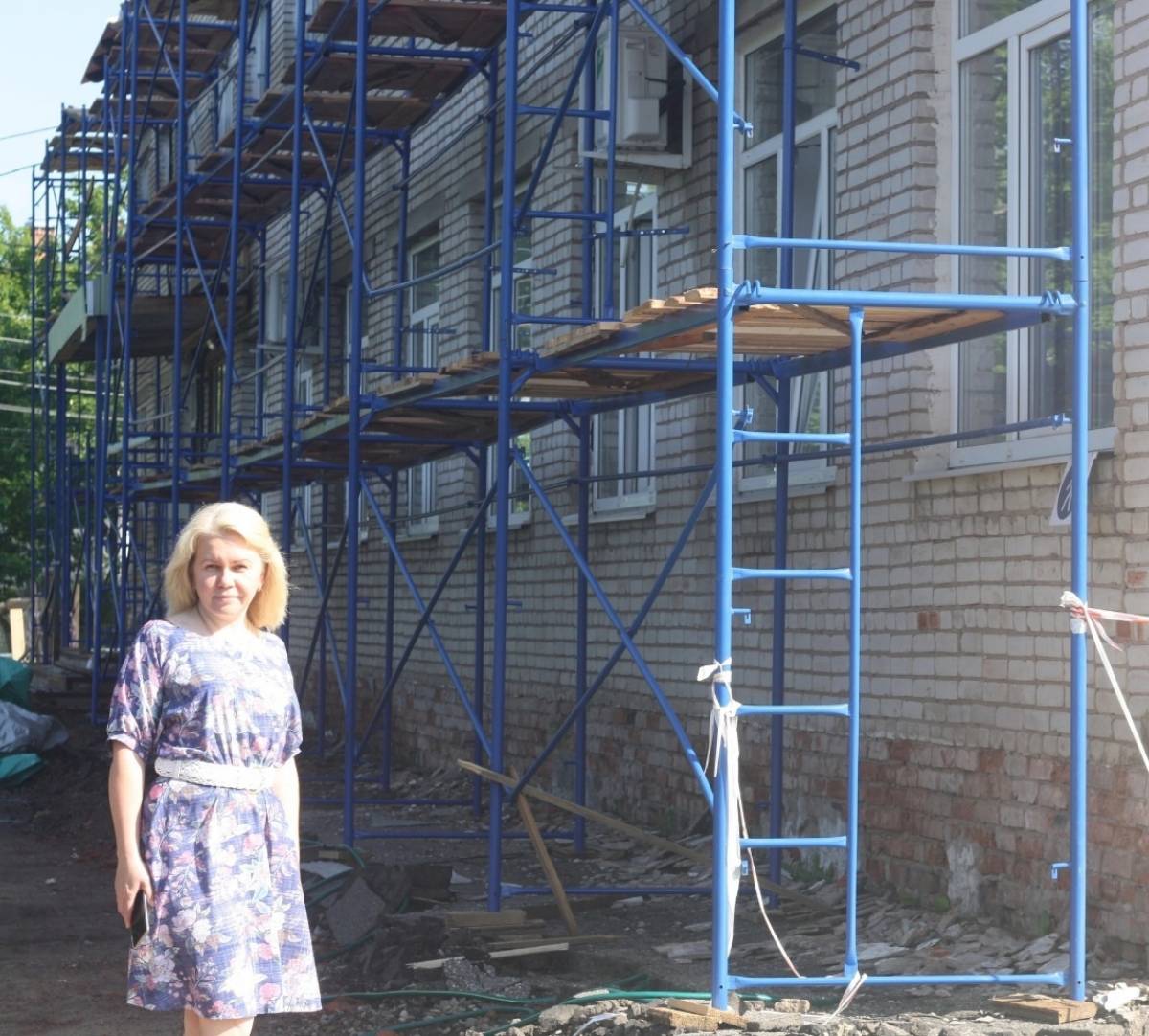 Капитальный ремонт  здания Любытинской районной библиотеки идёт  с опережением графика