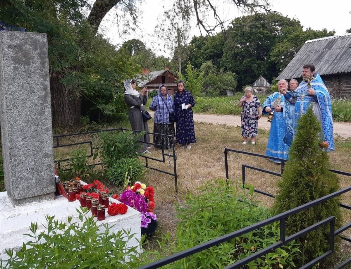 В деревне Видони Солецкого  округа, где в 1943 году размещался штаб 5-й партизанской бригады, прошла духовно-историческая встреча