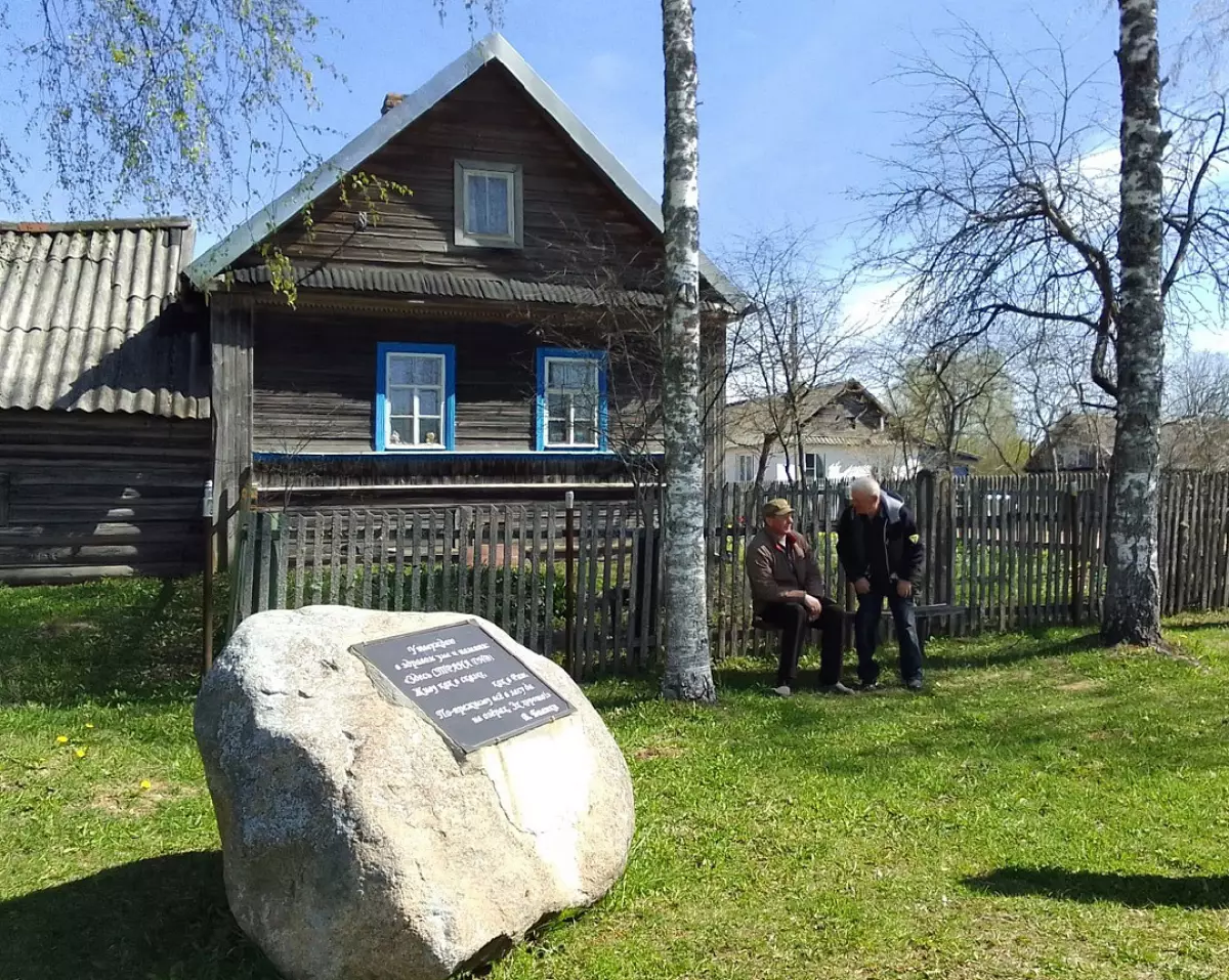 В д. Яковищи Мошенского района сохранился дом, в котором проживал Виталий Бианки в 1935-1936 годах