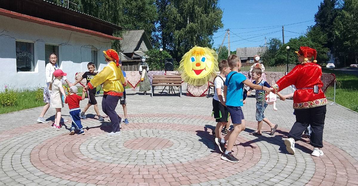 «Марёвская околица» собрала односельчан и гостей села на площади у районного дома культуры