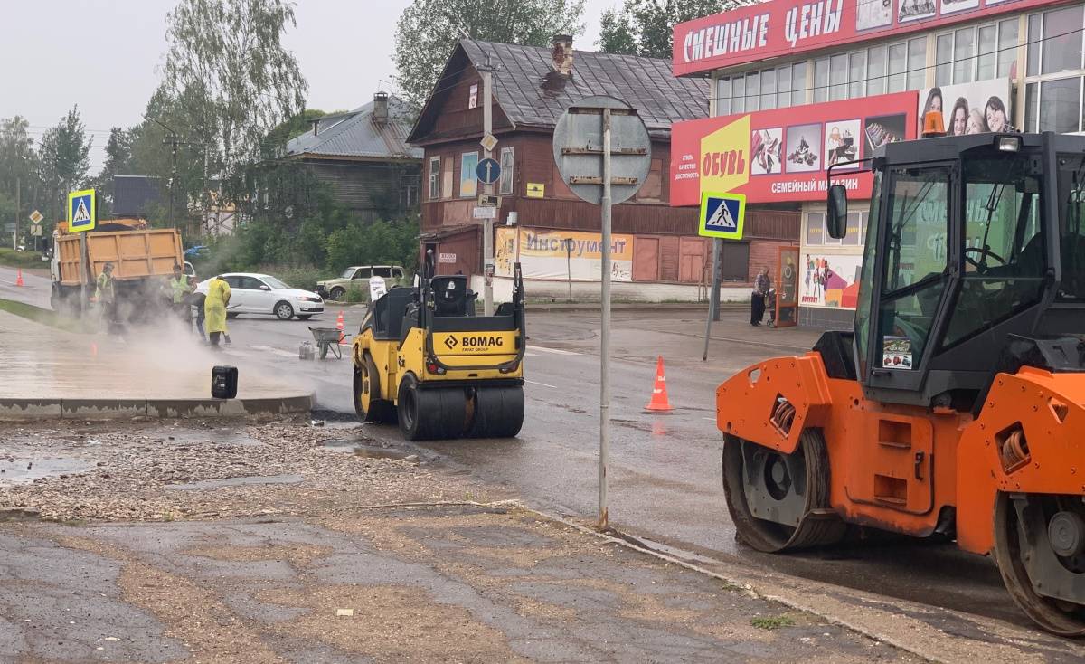 В Окуловском районе на дорогах поселений идёт ремонт