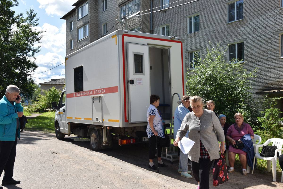 Пестовские медики проводят выездную диспансеризацию