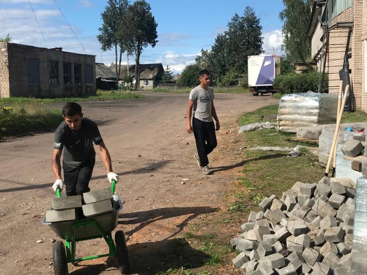 У районной библиотеки в Марёве создаётся прогулочная зона