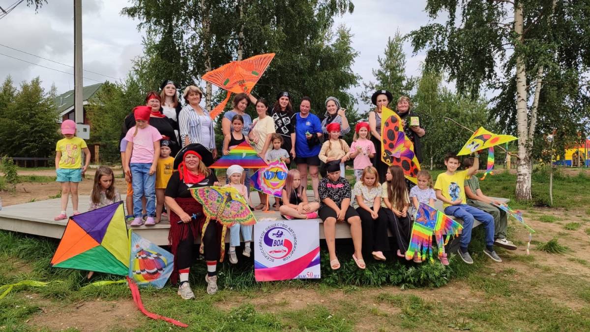 В деревне Ондвор Новгородского района прошёл фестиваль воздушных змеев