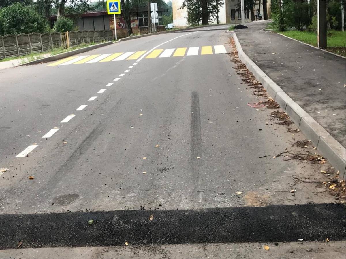 На проблемном  участке дороги в центре Марёва оперативно возвели два«лежачих полицейских» и пешеходных перехода