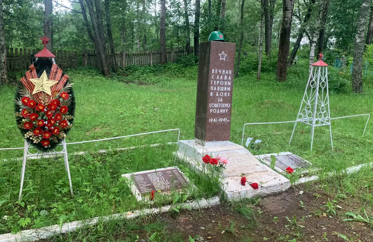 В Окуловке началось благоустройство воинского захоронения на улице Ленина