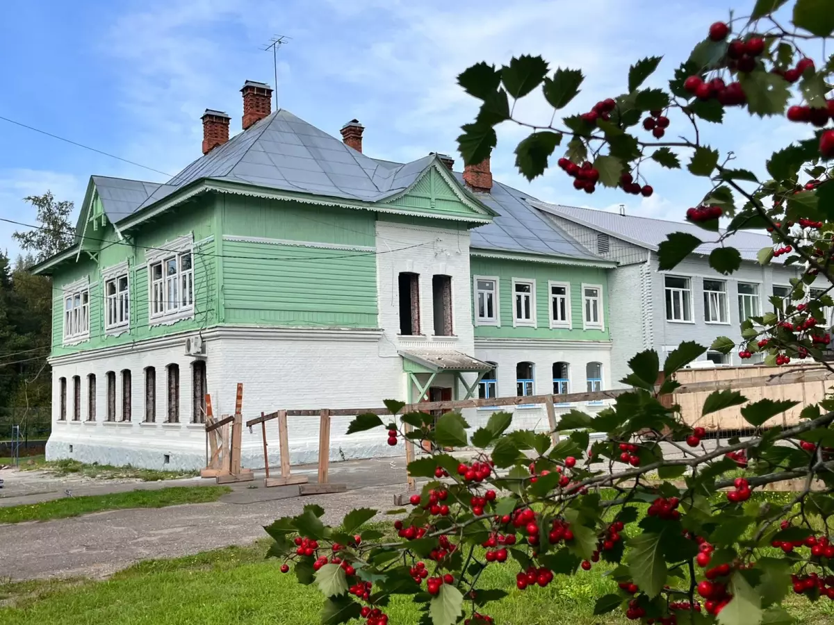Капитальный ремонт Любытинской средней школы выполнен почти на 80%
