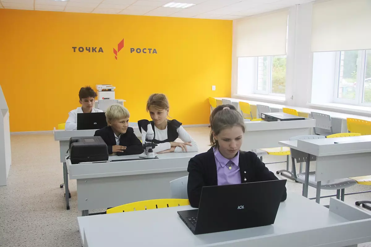 В сельской школе Демянского района открыли «Точку роста»
