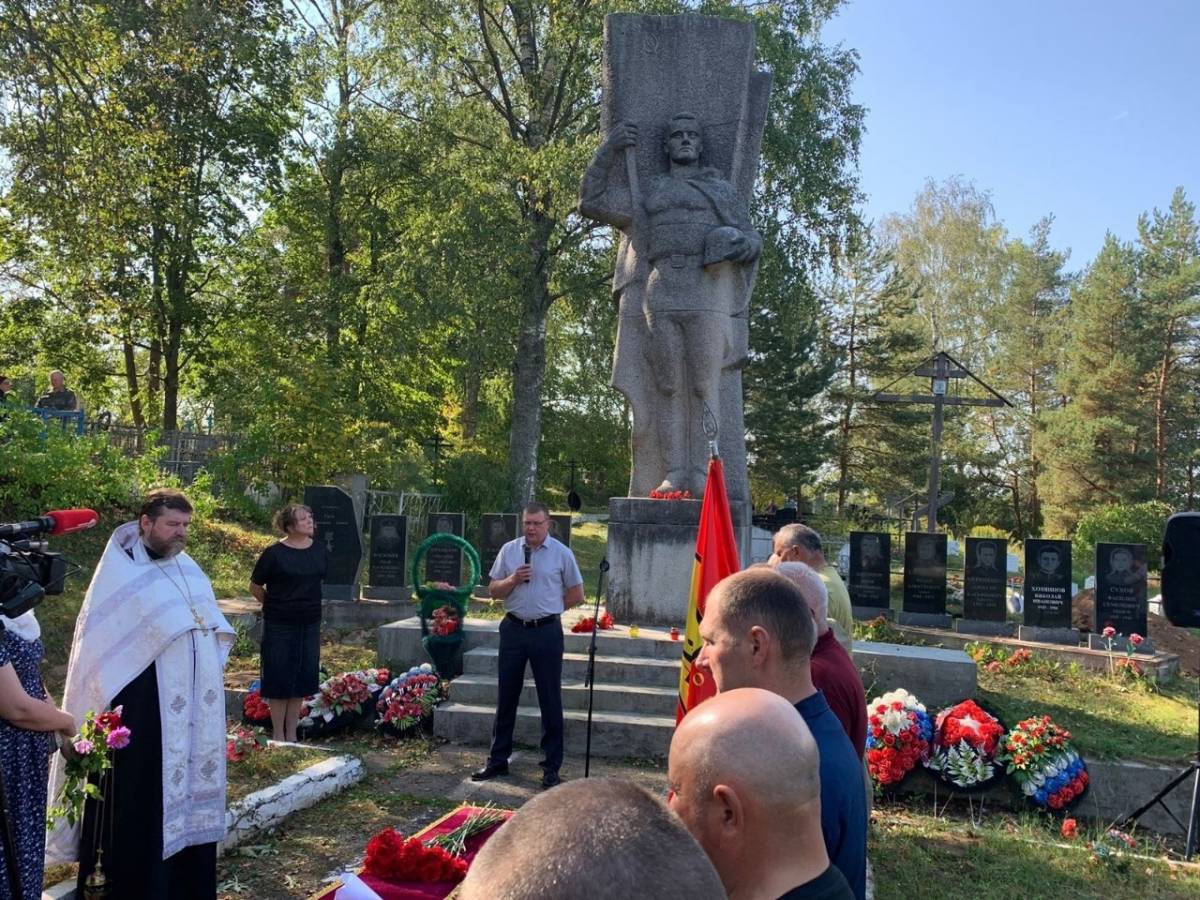 В Сольцах захоронили останки шести воинов, погибших в годы Великой Отечественной войны