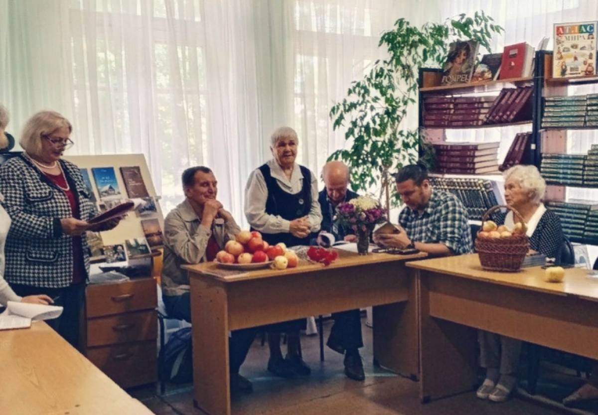 В Новгородском районе представили новую книгу местной поэтессы
