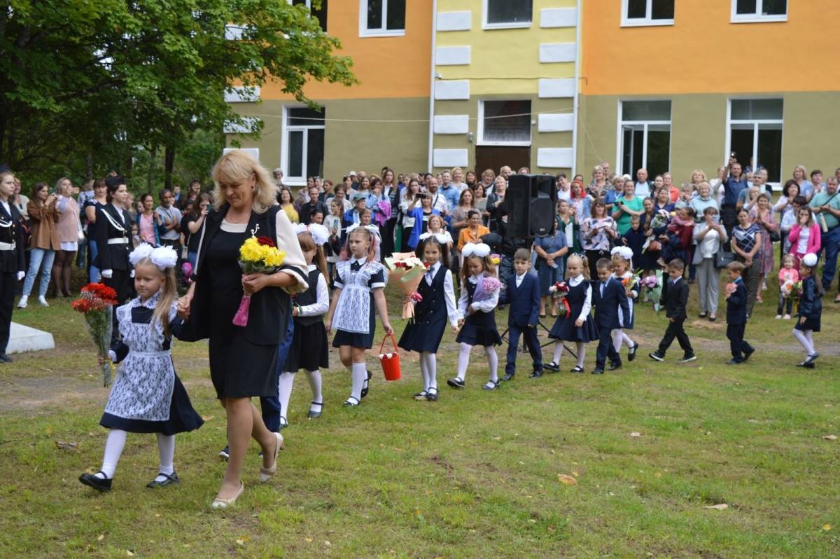 Родители и школьники из Холма решают, как благоустроить пришкольную территорию