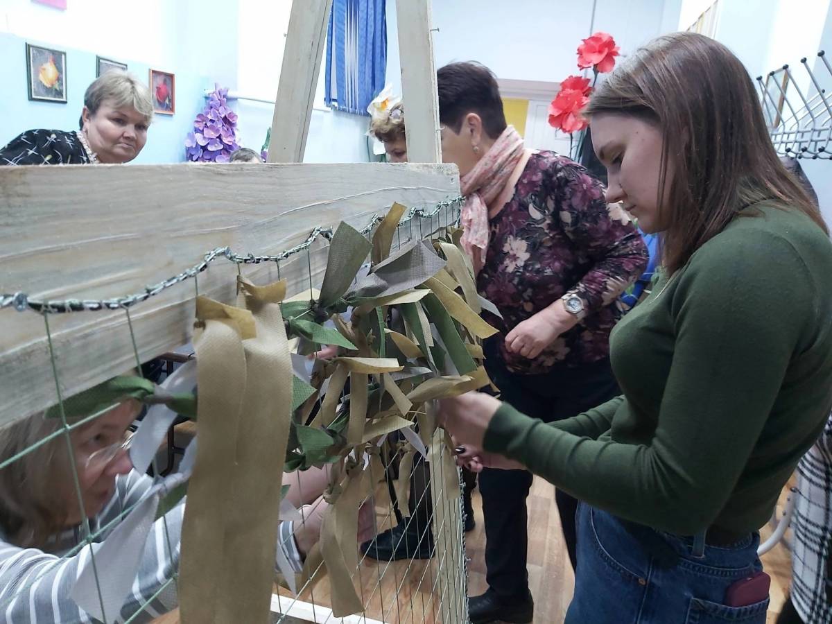 В любытинском молодёжном центре «Импульс» будут плести маскировочные сети для нужд СВО