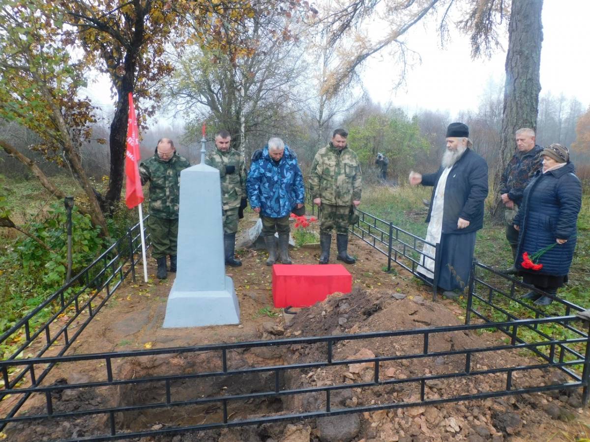 В Поддорском районе прошло захоронение останков восьми человек, расстрелянных в годы Великой Отечественной войны