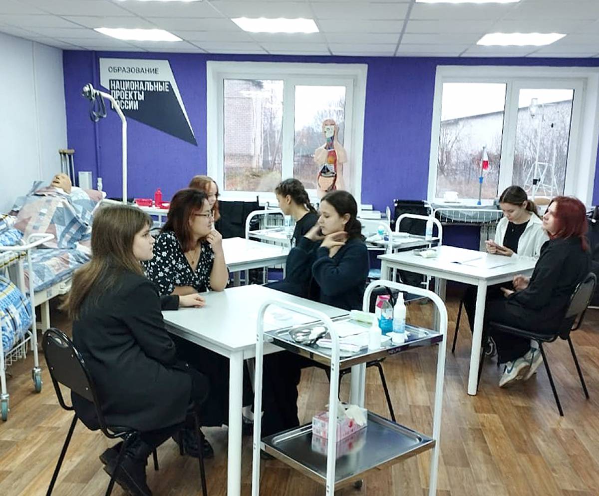 Мошенские школьники понакомились с интересными профессиями