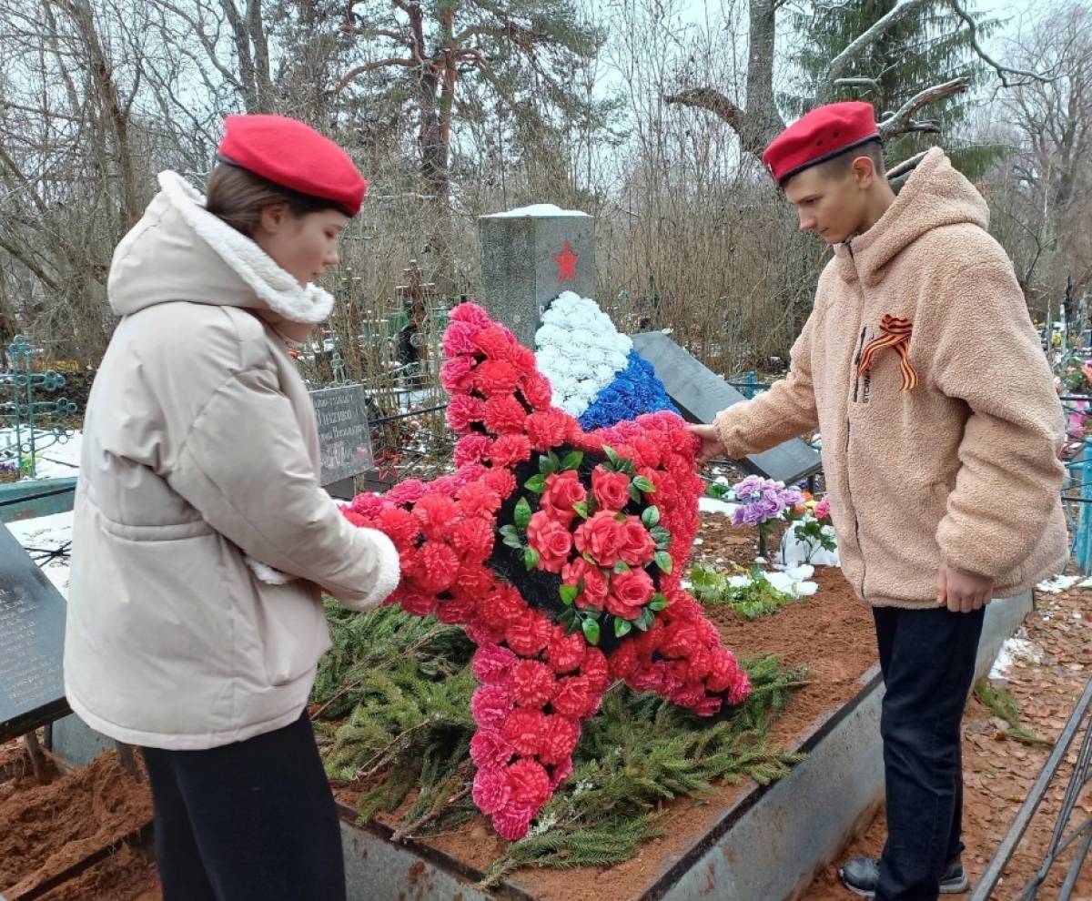 В Волотовском округе захоронили останки советского воина, найденные в ходе поисковых работ