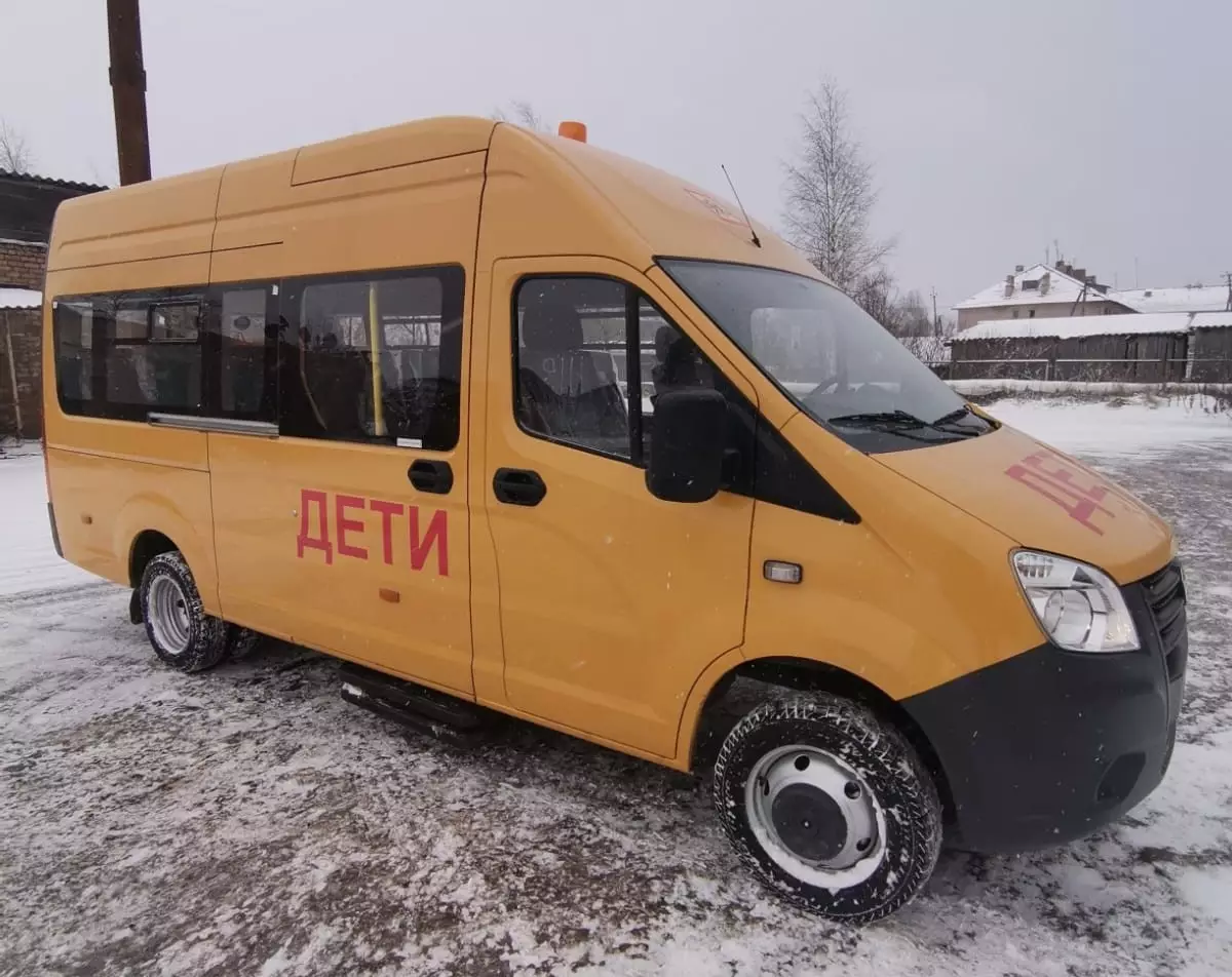 Волотовской средней школе передан новый комфортный автобус