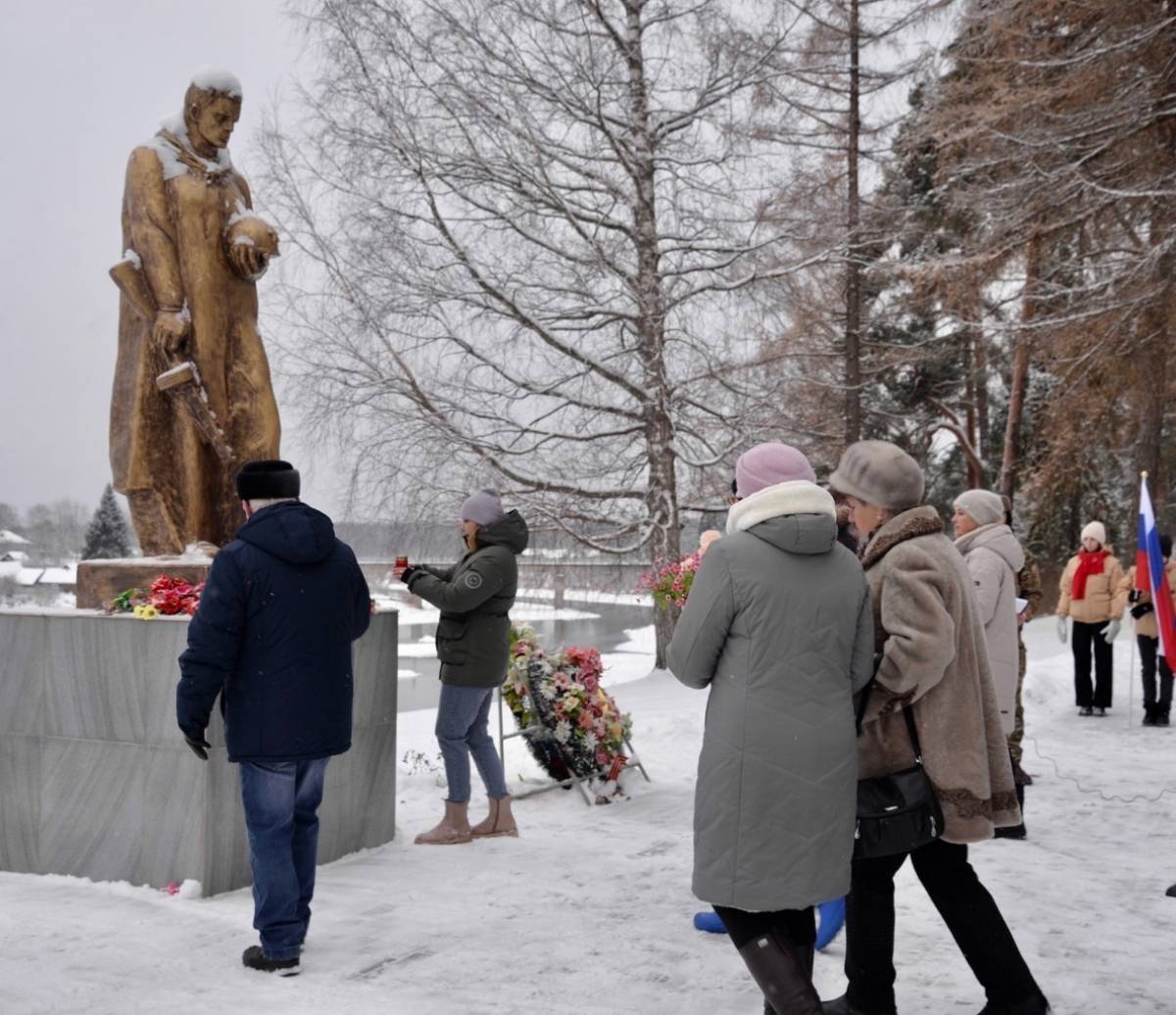 В Любытине прошёл митинг, посвящённый Дню Неизвестного солдата