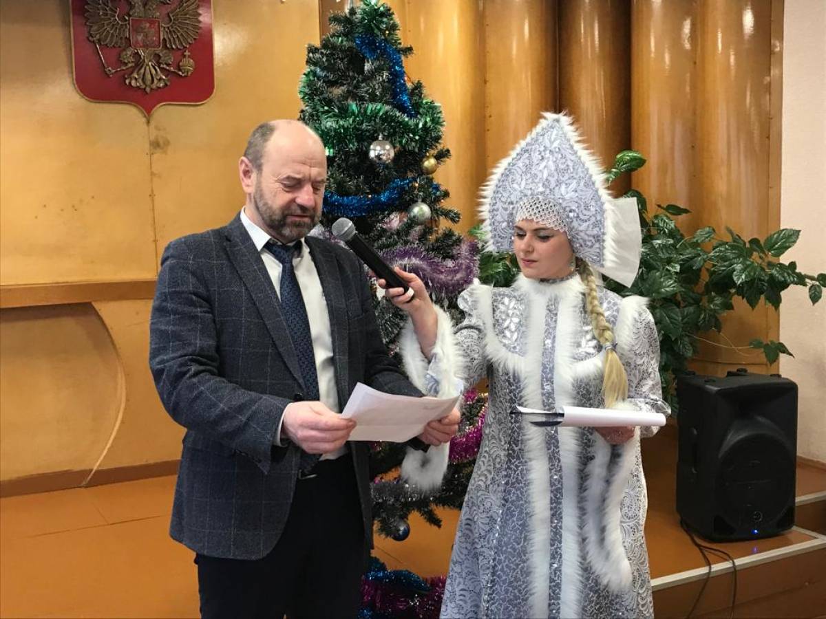 Двенадцать марёвских детишек получили новогодние подарки от «Ёлки желаний»