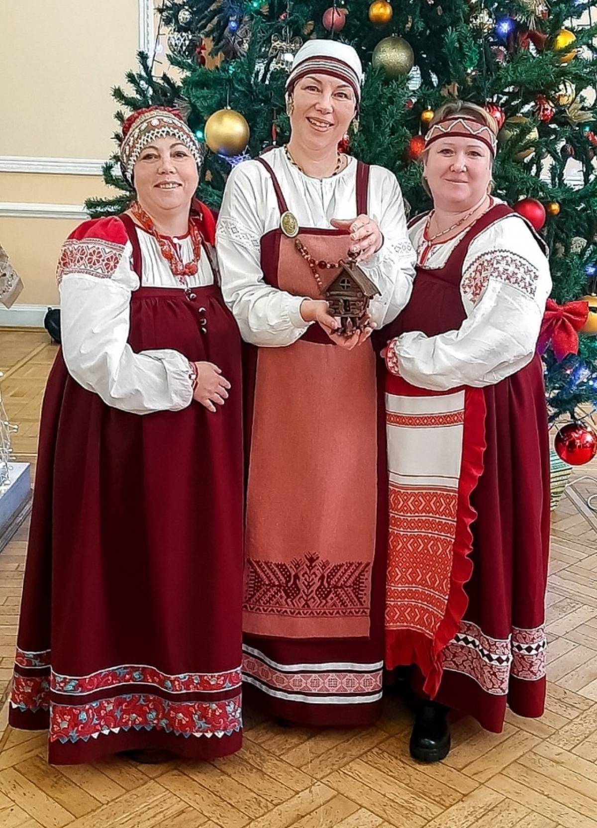 Мастерицы их Хвойной победили в областном конкурсе мастеров народных промыслов и ремёсел