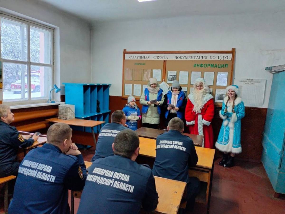 Марёвские школьники подарили улыбку землякам, занятым на работе в новогодние и рождественские праздники