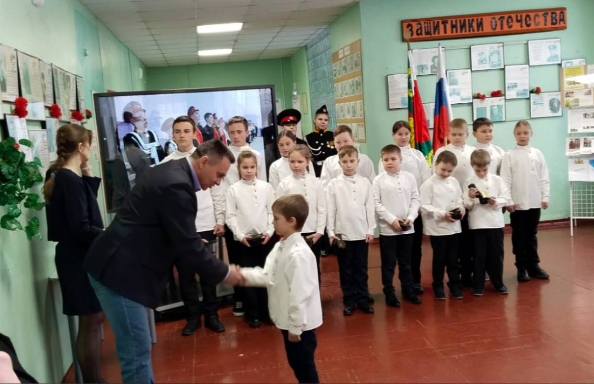 В Новоселицах Новгородского района школьников посвятили в кадеты