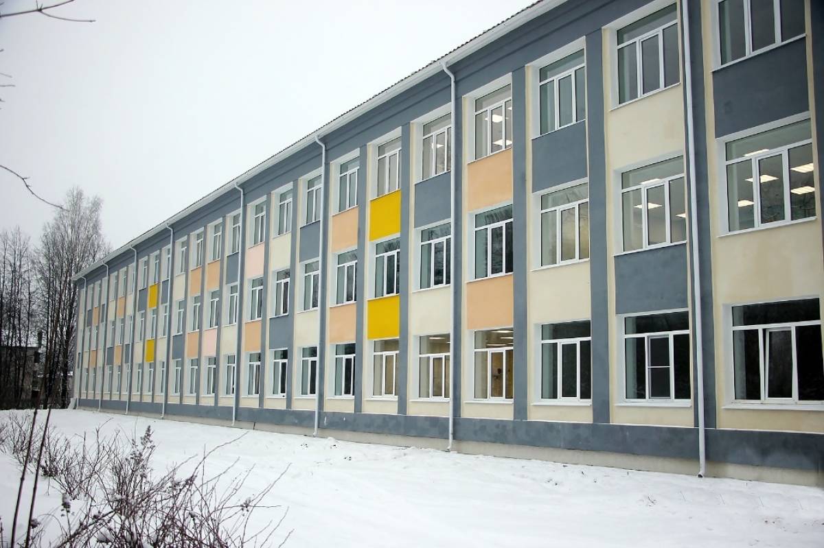 После капитального ремонта открылась  средняя школа в Демянске