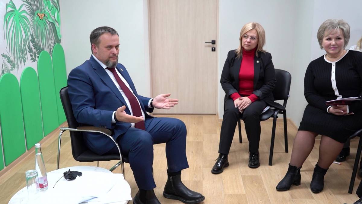 В Боровичском Семейном МФЦ состоялась встреча с губернатором Андреем Никитиным