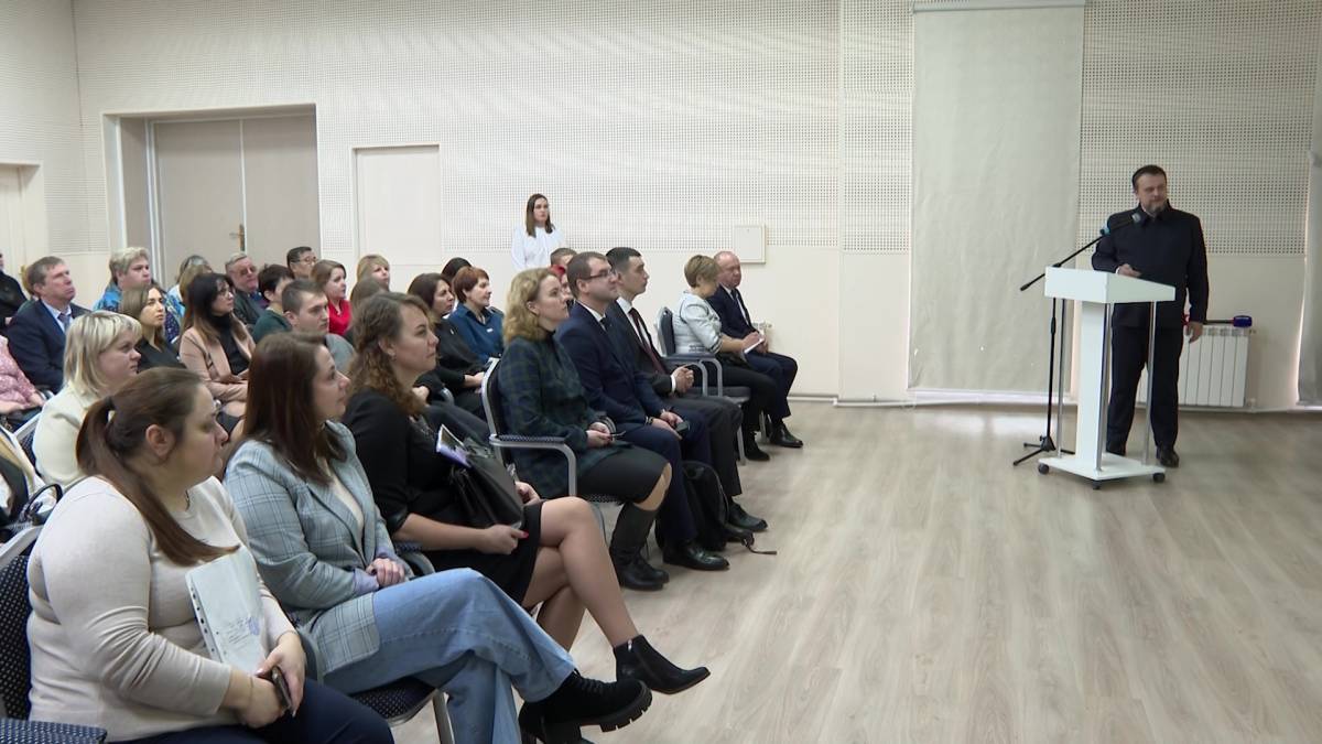 Глава региона встретился с жителями Чудовского района