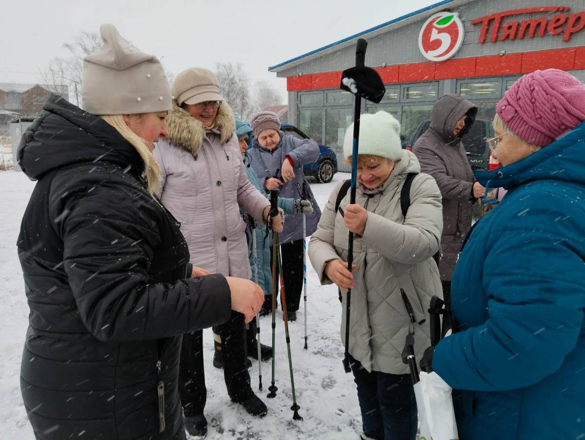 В Новгородском районе прошел мастер-класс по скандинавской ходьбе