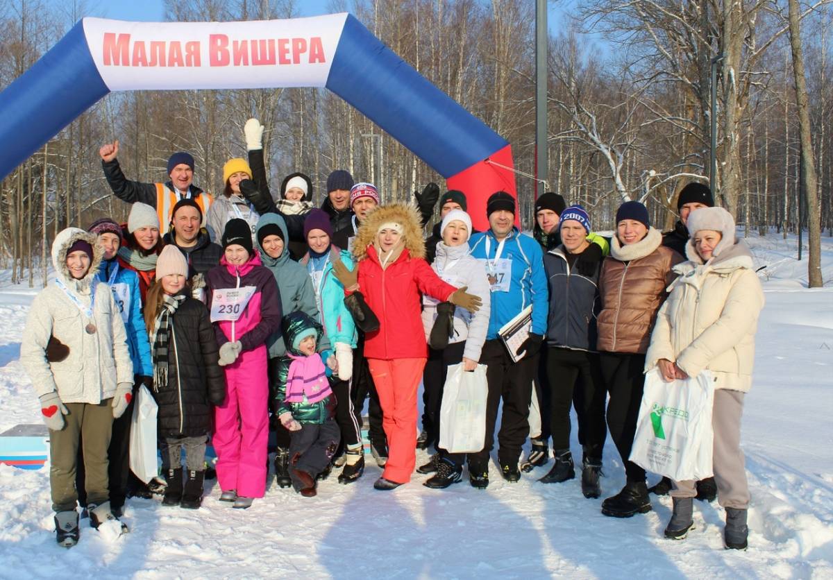 Самым взрослым лыжником, бежавшим гонку, стал 69-летний спортсмен, а самым юным – 5-летний лыжник, оба из Малой Вишеры