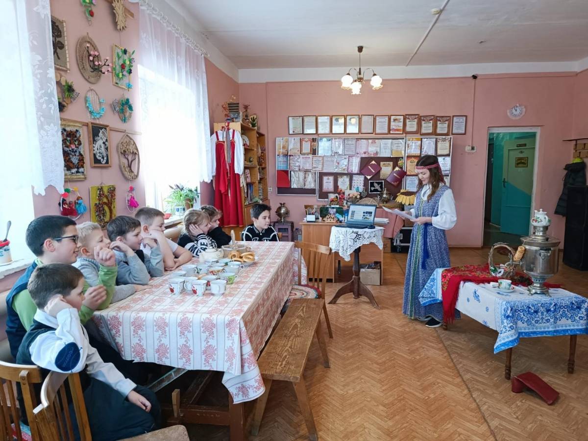 Поговорить о старом самоваре, предложили школьникам специалисты Полавского  дома ремесел и фольклора
