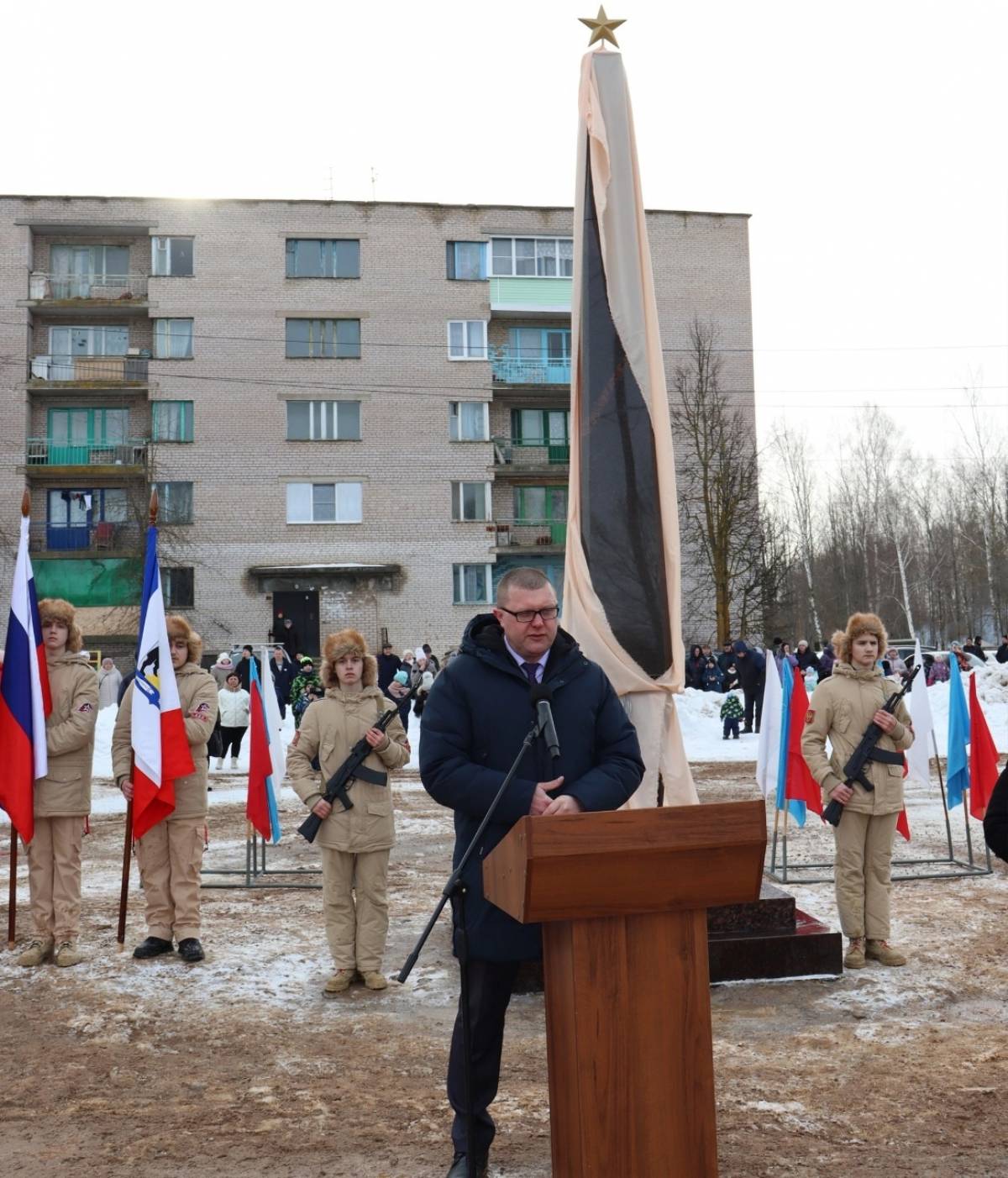 В Сольцах открыли стелу «Город воинской доблести»
