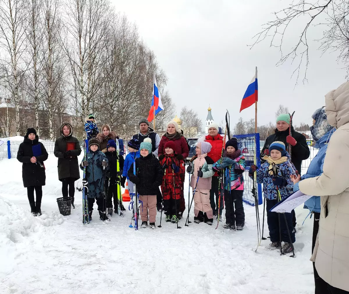 В Мошенском прошли лыжные гонки учеников начальной школы и их родителей