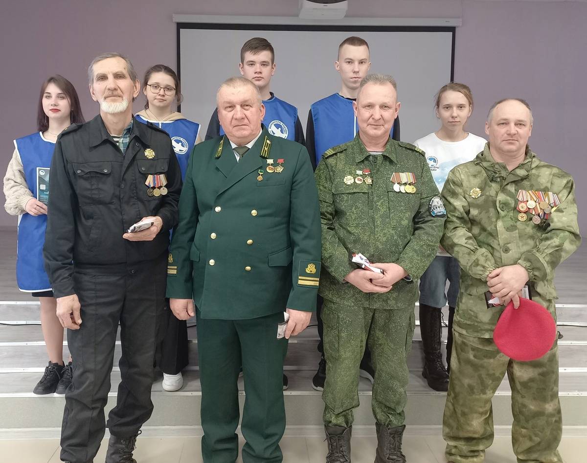 Волотовские старшеклассники встречались с воинами-интернационалистами